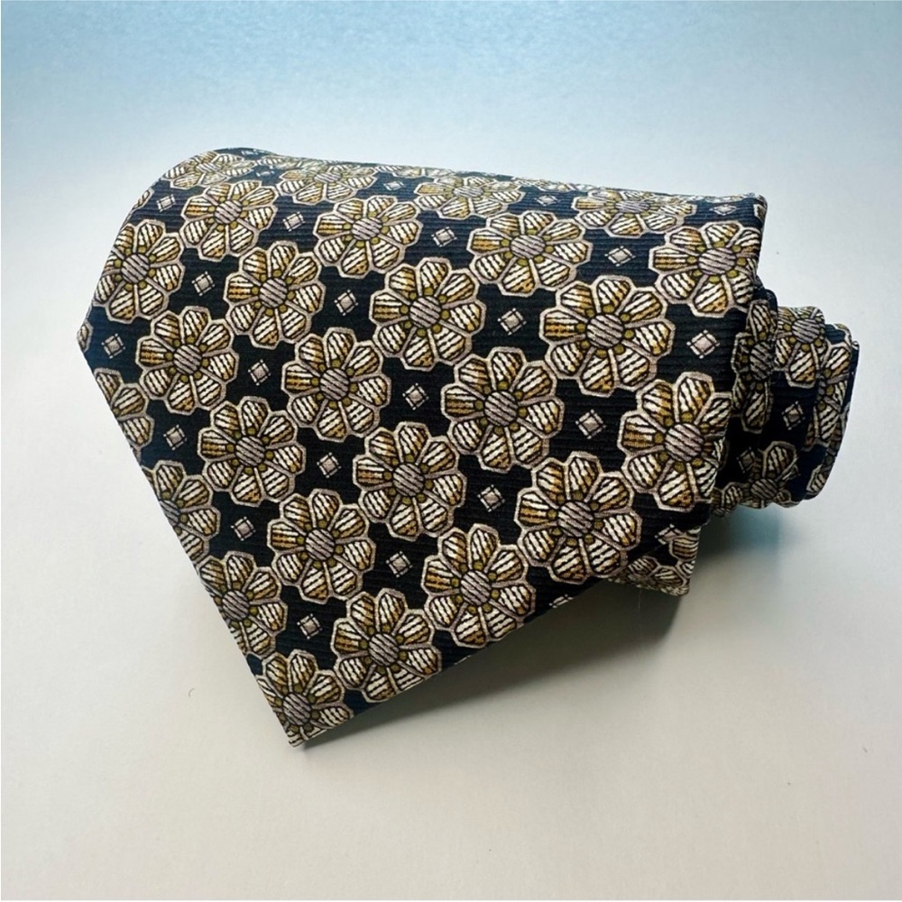 Vintage VALENTINO CRAVATTE Italian Silk 70’s Black Geometric Classic Tie, 4” - Picture 7 of 8